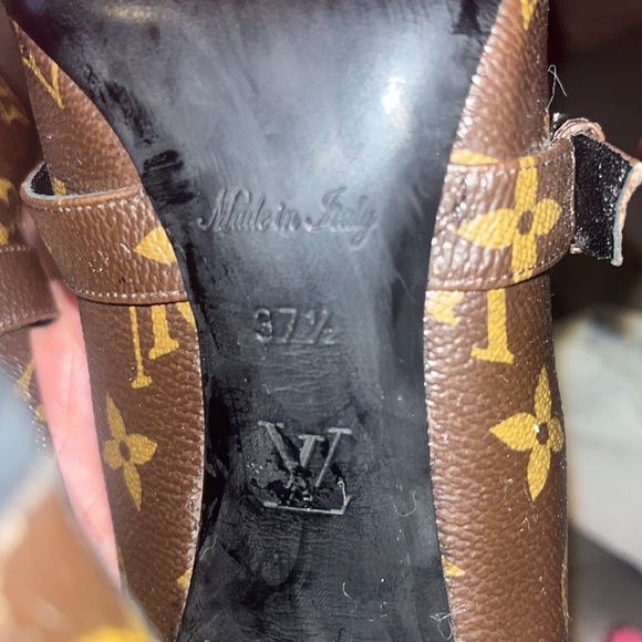 Louis Vuitton Heels - Picture 3 of 3